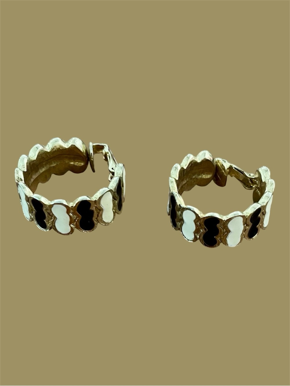Vintage Sarah Coventry Black & White Enamel Hoop Earrings